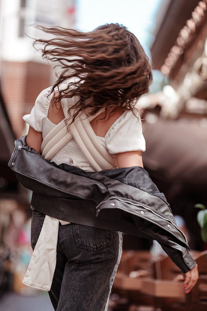 Babytrage TaiTai Silky Skulls - KOKADI