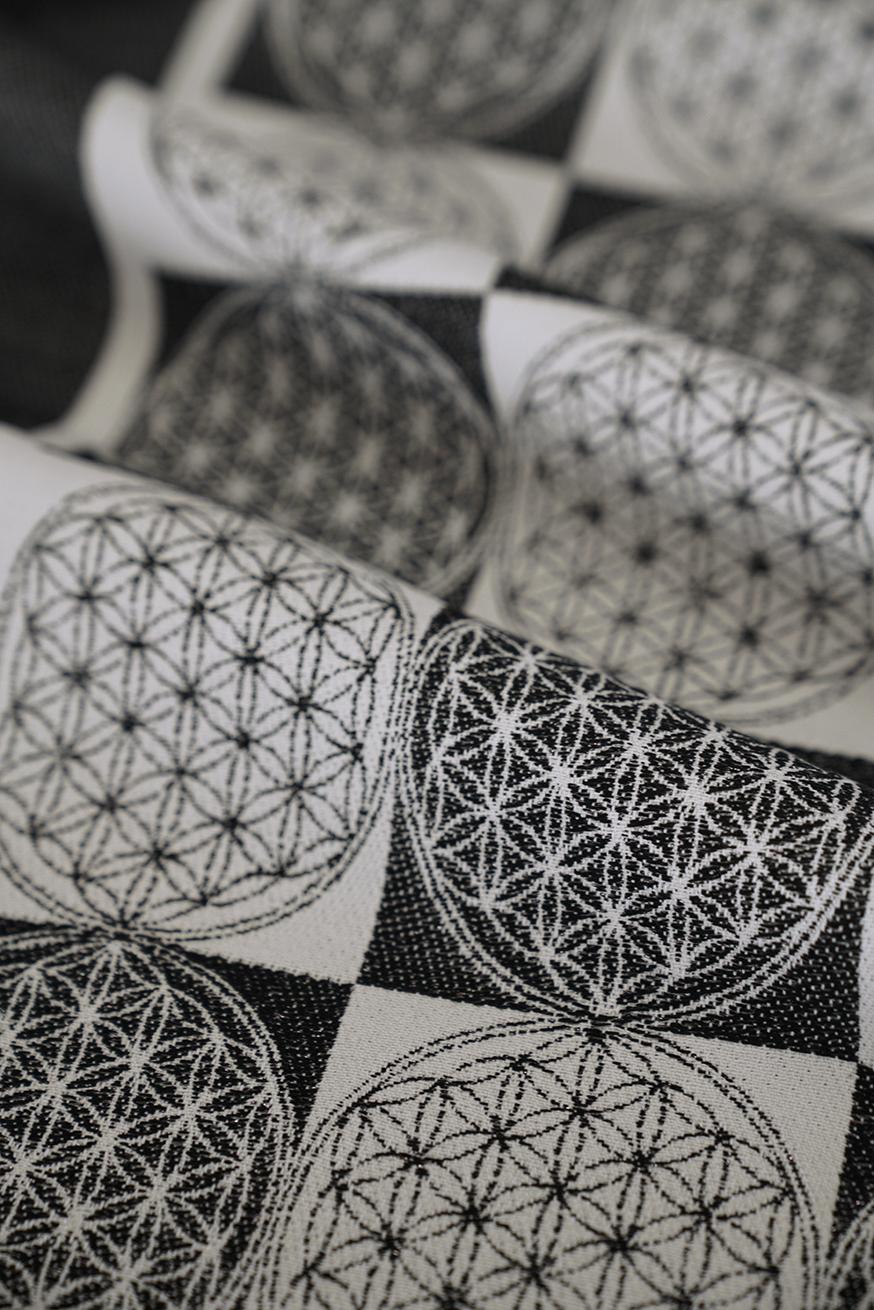 KOKADI Babytrage WrapStar Blume des Lebens monochrom